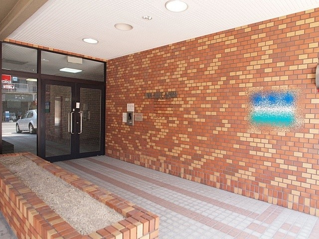 大阪市浪速区桜川１丁目の賃貸マンションのエントランス