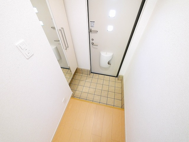 アルカンシエルコリーヌの玄関|明るい玄関です