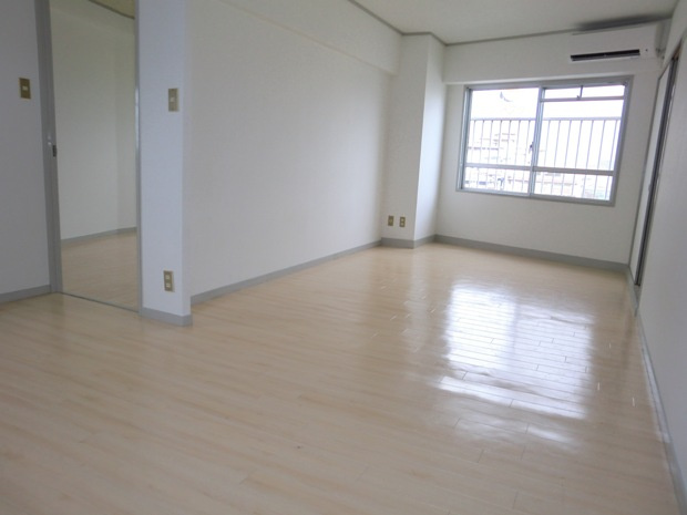 ジオナ十三の居間・リビング