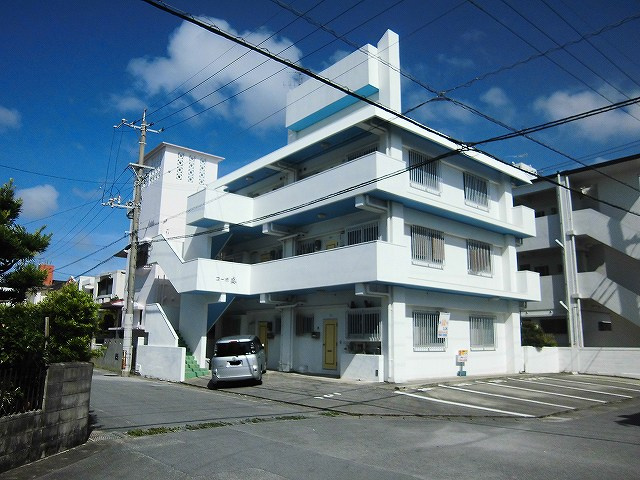 糸満市西崎町３丁目のアパートの外観