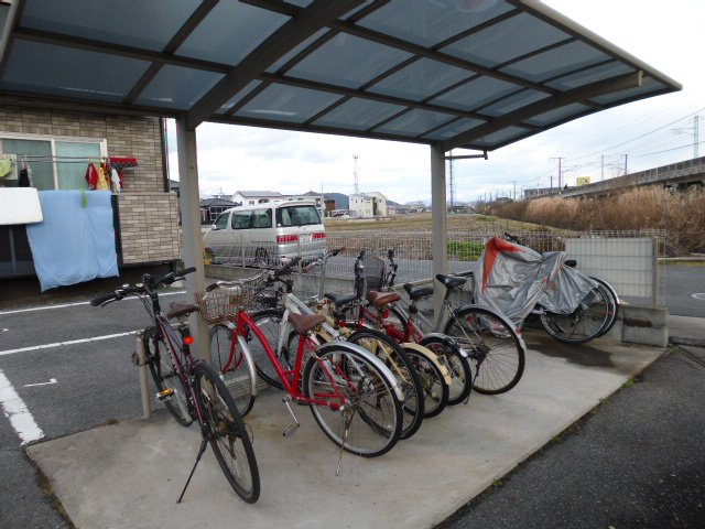倉敷市平田のアパートのその他共用部分|自転車置き場