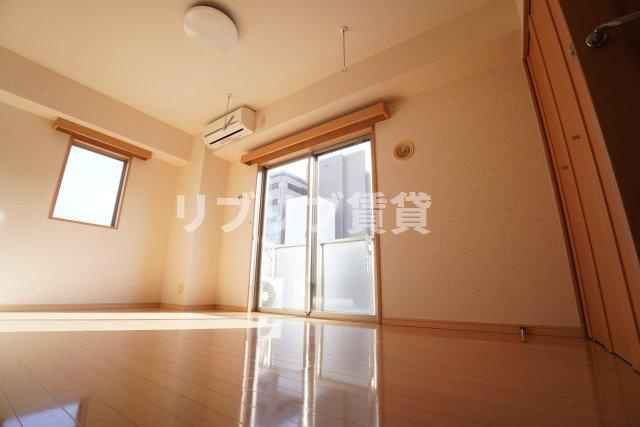 登戸N・Tステージの居間・リビング