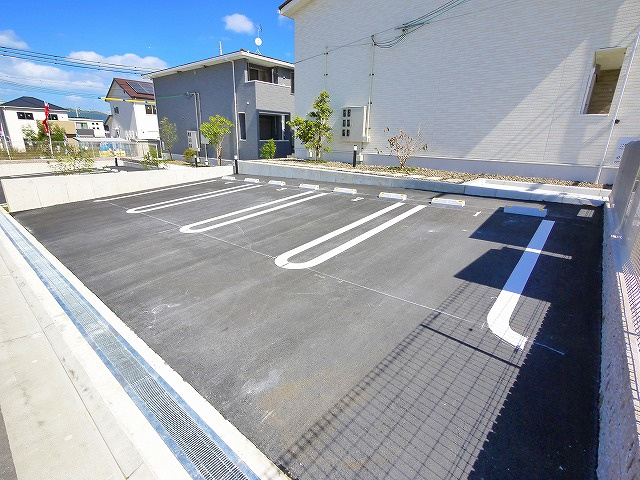 ラ・レコルトAの駐車場|駐車場に車を止められます