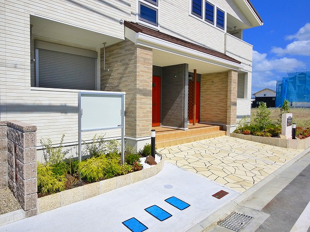 ラ・レコルトAのエントランス|ゆとりのあるエントランスです