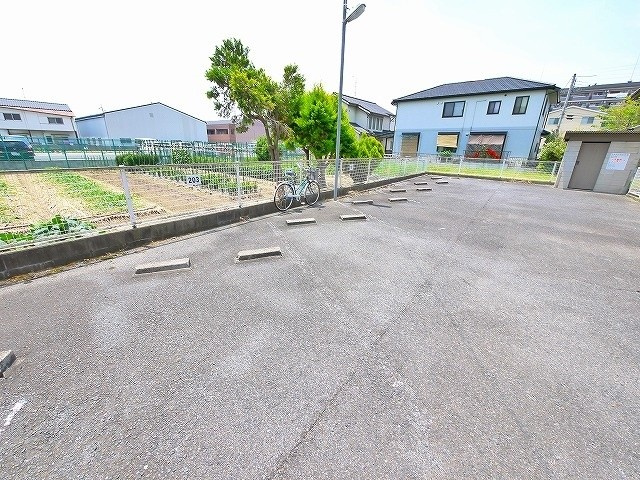 メゾン松塚の駐車場|駐車場完備です