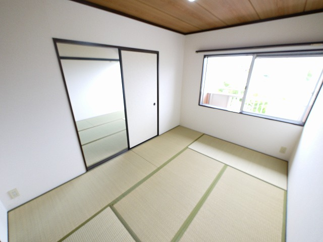 メゾン松塚の和室|柔らかい畳が心地よい和室