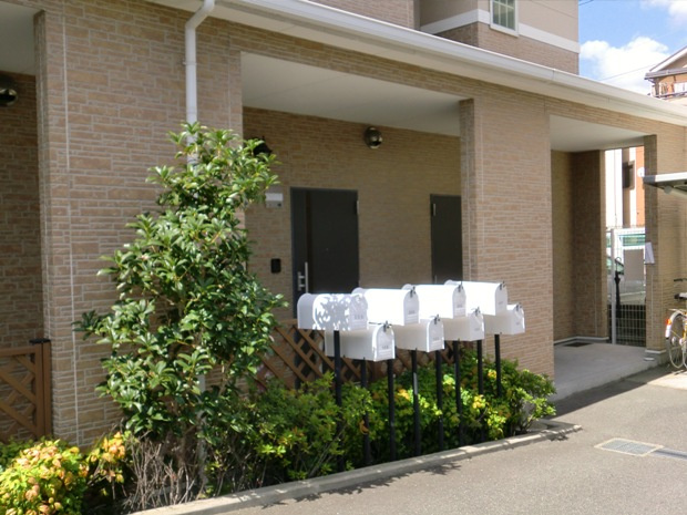 豊中市大島町１丁目のアパートのエントランス