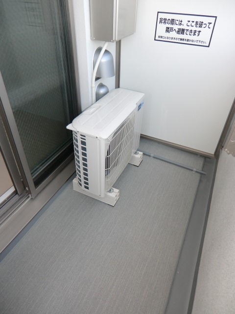 大阪市淀川区十三本町１丁目の賃貸マンションのバルコニー