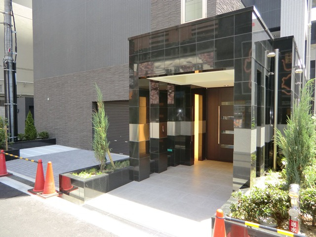大阪市淀川区十三本町１丁目の賃貸マンションのエントランス