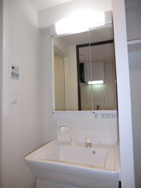 大阪市淀川区十三本町１丁目の賃貸マンションの独立洗面台