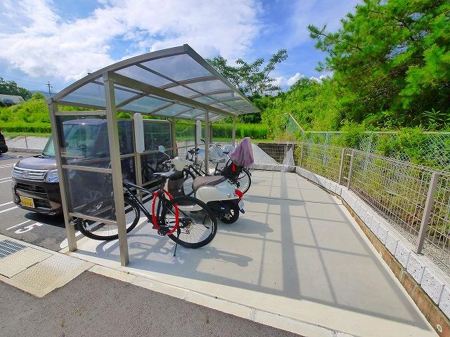 ラヴィネストのその他共用部分|オシャレな自転車置き場です