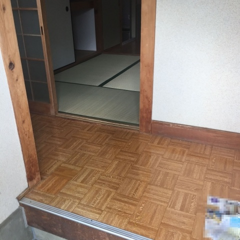 尼崎市若王寺２丁目の文化住宅の玄関|改装前