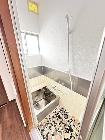 尼崎市若王寺２丁目の文化住宅の浴室