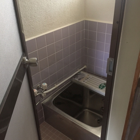 尼崎市若王寺２丁目の文化住宅の浴室