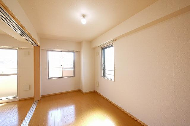 フェリスの寝室|落ち着いて過ごせるお部屋なので、寝室にいかがでしょうか