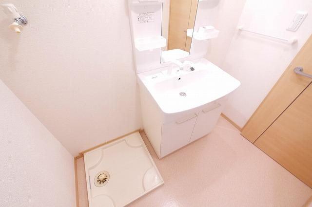 フェリスの洗面所|明るい洗面所です