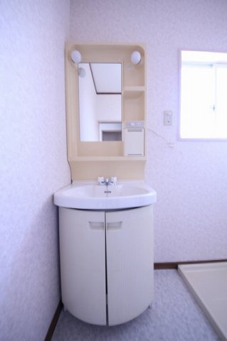アレストカネコの洗面所|脱衣所に窓がありますので換気○