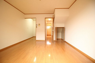 【居間・リビング】 | ラフォーレ栄町B棟 | 同施工会社同型タイプの別のお部屋です