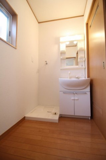 【洗面所】 | ラフォーレ栄町B棟 | 同施工会社同型タイプの別のお部屋です