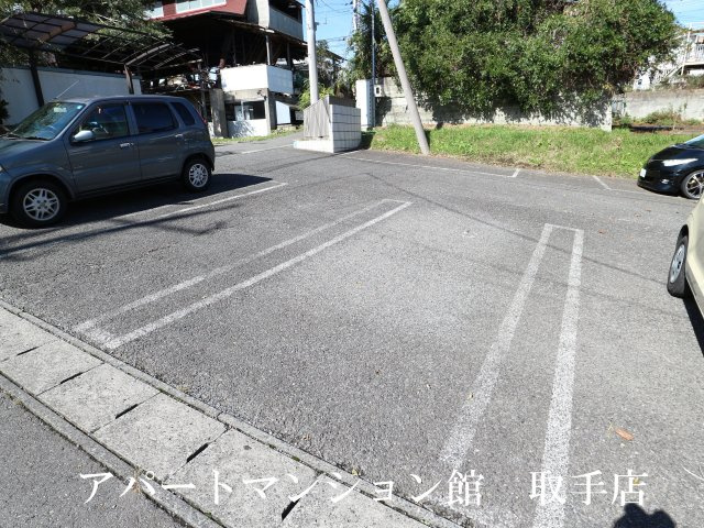 TNサニーハイツの駐車場