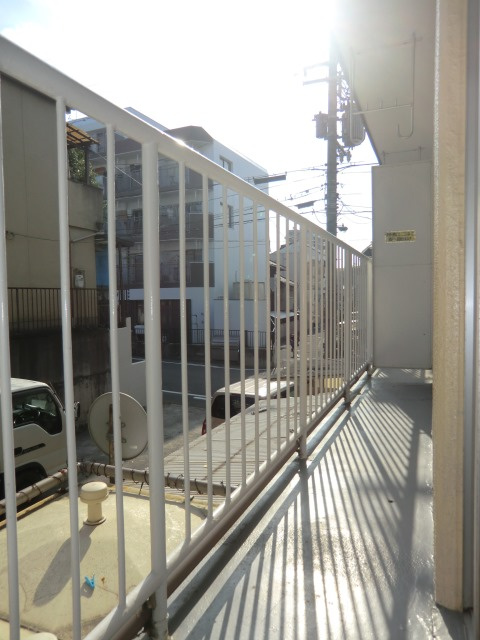 大阪市淀川区木川西１丁目の賃貸マンションのバルコニー