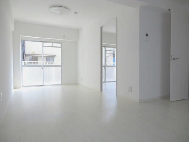 大阪市淀川区木川西１丁目の賃貸マンションの居間・リビング