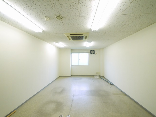 大和紀寺ビル2号館の内装|事務所仕様の内装です。