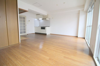 【居間・リビング】 | グランドール中桜塚 | 別室の写真使用