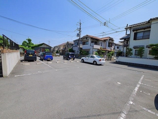 フローラ桐ノ内Aの駐車場