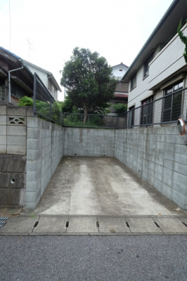 【駐車場】 | 加曽利町戸建貸家 | １台分の駐車スペース有