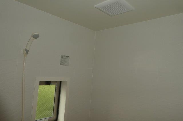 エバーグリーンオークＢの浴室|浴室窓・換気扇