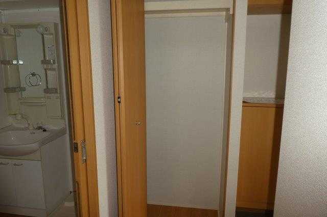 エバーグリーンオークＢの収納|廊下収納