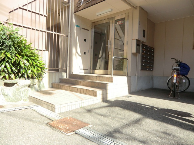 ラーク新高のエントランス