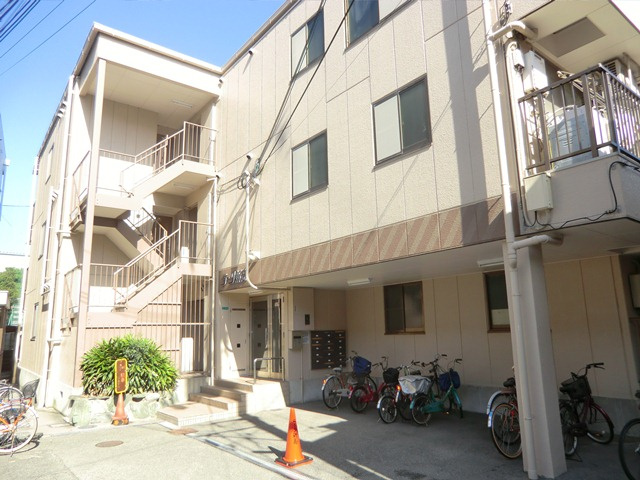 ラーク新高の外観