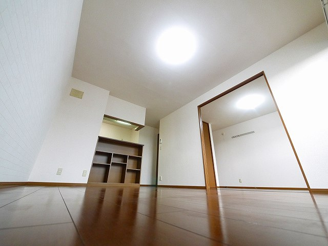 メゾンプレミール　B棟の居間・リビング|ゆったり過ごせるリビングです