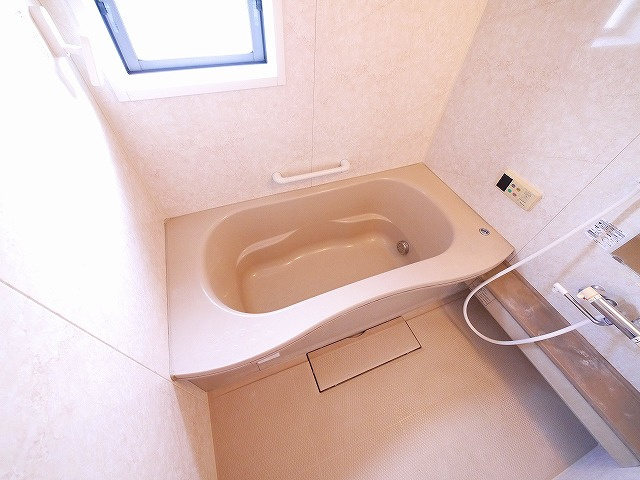 メゾンプレミール　B棟の浴室|ゆったり過ごせるお風呂です