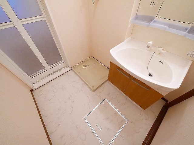 メゾンプレミール　B棟の洗面所|スペースが確保できる洗面所です