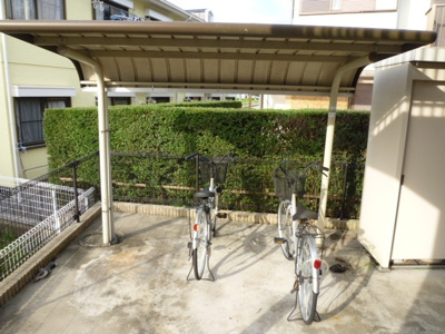 【エントランス】 | 山王パーク | 屋根付駐輪場