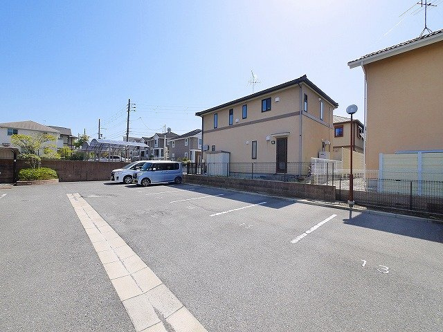 グランヴィ・クレモナの駐車場