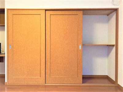 【収納】 | Ｍｅｒｃｕｒｙ | クローゼットも広めです。右端は押入れタイプです