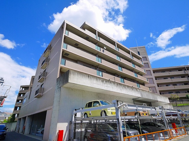 ローレルスクエア白庭台　1番館の外観