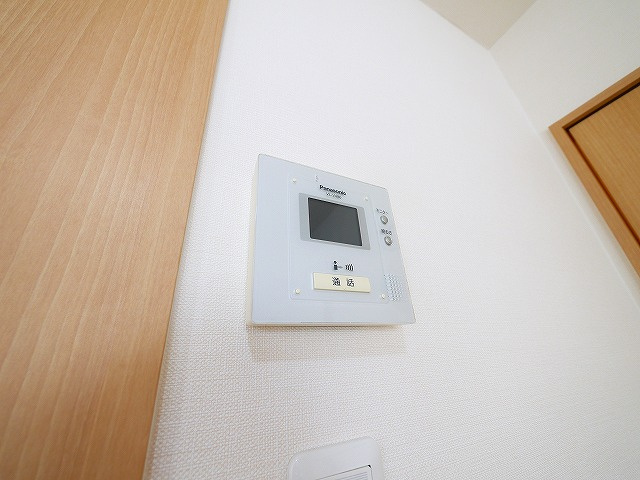 ボナール奥村のセキュリティ|お顔が見えるモニター付きインターホンで安心。