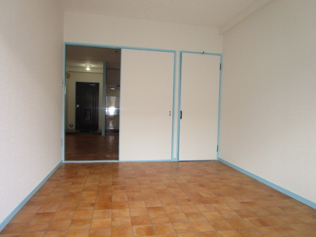 リブランス河村の洋室