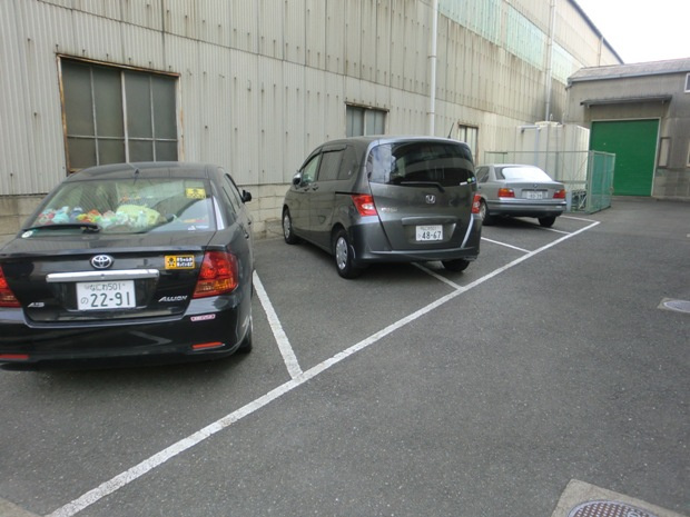 リブランス河村の駐車場