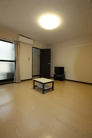 ファンタジア五香の居間・リビング|同タイプ別部屋の写真となりまして、現況を優先致します。