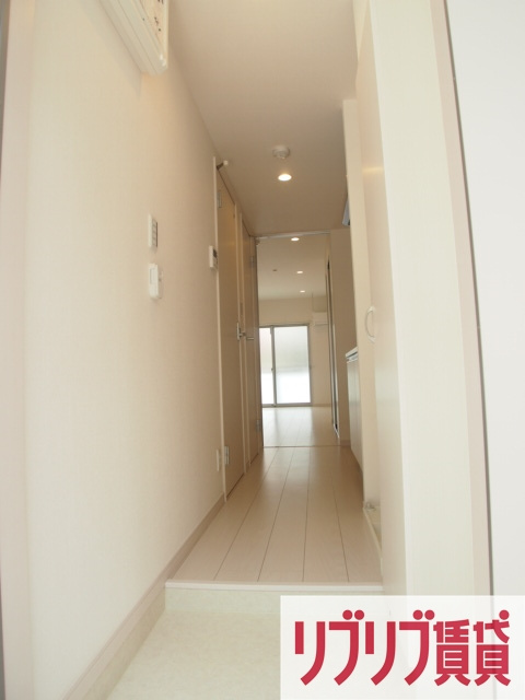 千葉市中央区弁天３丁目のアパートの玄関