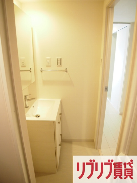 千葉市中央区弁天３丁目のアパートの洗面所