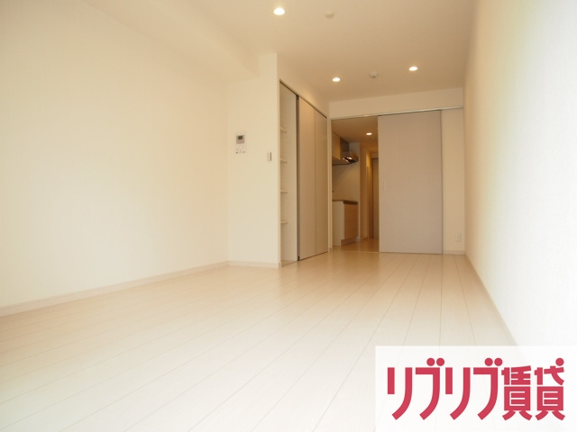 千葉市中央区弁天３丁目のアパートの居間・リビング