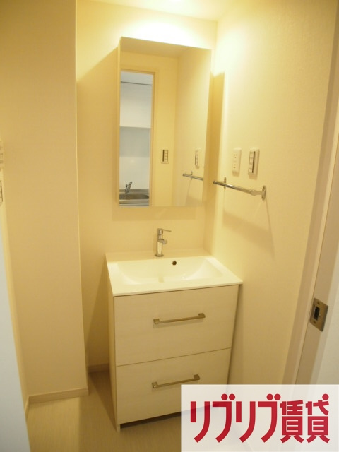 千葉市中央区弁天３丁目のアパートの独立洗面台