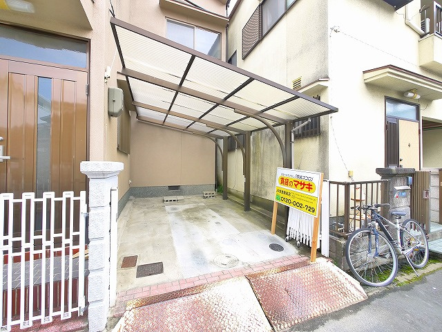 大安寺4丁目戸建の駐車場